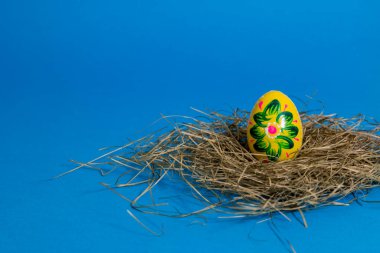 Mavi Arkaplanda Paskalya Yumurtası. Dini sembol