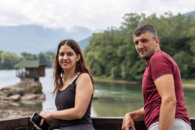 Parktaki genç çift.