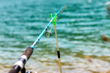 Gölde tek başına yeni bir olta..