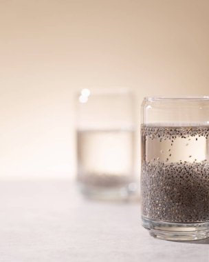 Chia çekirdekli su, yakın çekim, doku, arkaplan, metin için yer