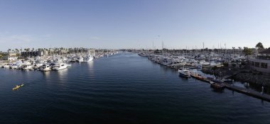 Oxnard California marina üst geçidinden Channel Adaları Limanı panoramik manzarası