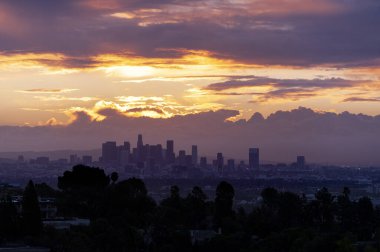 Los Angeles şehir merkezinde, sabah güneşinde