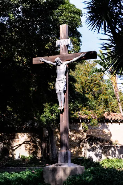 Parktaki bahçedeki heykel.