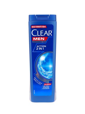 Roma, İtalya. 13 Aralık 2023 'te. Maksimum erkek formatı 360 ml şampuanı beyaz arka planda izole edildi. Clear, Unilever Grubu tarafından üretilen kepek önleyici şampuan markasıdır..