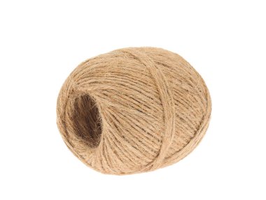 Beyaz arkaplanda izole edilmiş doğal jüt ip ip.