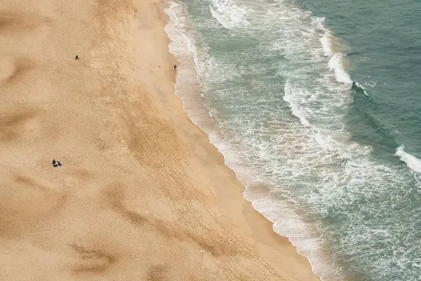 Luftaufnahme Von Einsamen Sandstrand Mit Menschen Fuß — Stockfoto