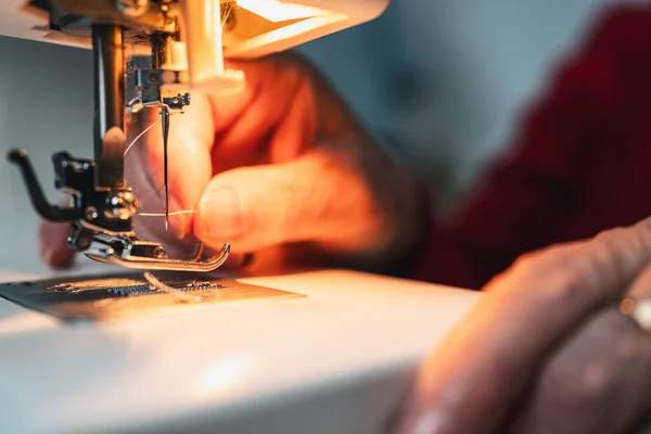 Detail Fingers Threading Sewing Machine Needle — Stock Photo, Image