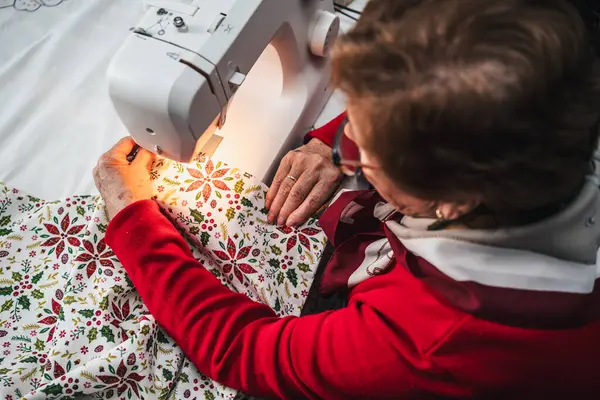 Seamstress High Angle Shot Sewing Colorful Article Clothing Sewing Machine — Stock Photo, Image