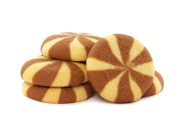 İki ton çikolatalı kurabiye, beyaz üzerine izole.