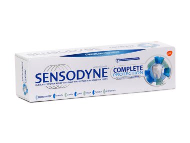 BUCHAREST, ROMANIA - 20 Nisan 2016. Sensodyne Diş macunu, Tam Koruma 