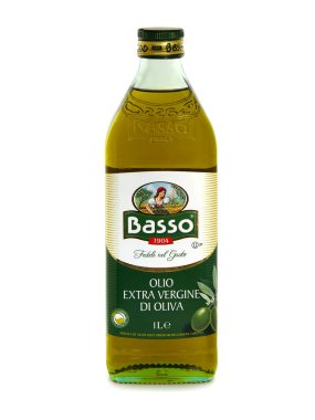 BUCHAREST, ROMANIA - 11 Haziran 2016. Basso ekstra saf zeytinyağı şişesi.. 