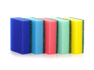 Temizlik için süngerler beyazda izole edildi