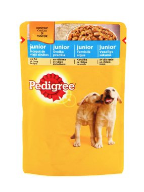 BUCHAREST, Roma - 10 HAZİRAN 2016. Soylu Junior, ıslak köpek maması kesesi.