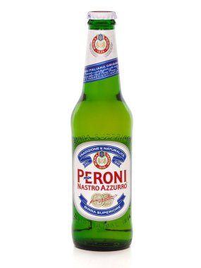 BUCHARest, ROMANIA 22 Ağustos 2019. Bir şişe Peroni Nastro Azzurro Birası