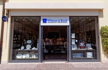 Roma, İtalya 27 Temmuz 2015 'te kurulmuş. İtalya, Roma 'da Villeroy & Boch Store. Villeroy Boch büyük bir seramik üreticisi. 