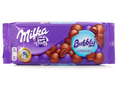 BUCHARest, Roma 18 Temmuz, 2019. Milka Köpüklü Çikolata, Havalı Alp sütlü çikolata