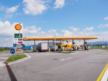 Strba, Slovakya - 21 Ağustos 2016. Kabuk benzin istasyonu
