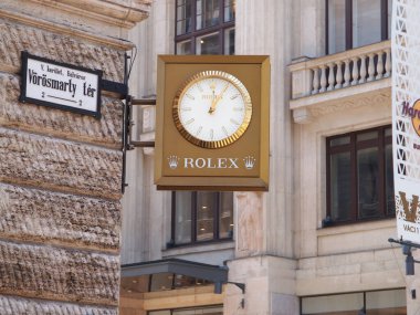 BUDAPEST, HUNGARY - 14 Ağustos 2019. Budapeşte 'de Rolex sokak saati