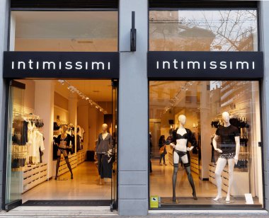 VALENCIA, İspanya - 22 Mart 2016. Valencia 'daki Intimissimi mağazası