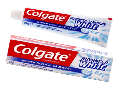 BUCHAREST, ROMANIA - Şubat 06, 2017 Colgate Diş macunu, Gelişmiş Duyu Beyaz, beyaz