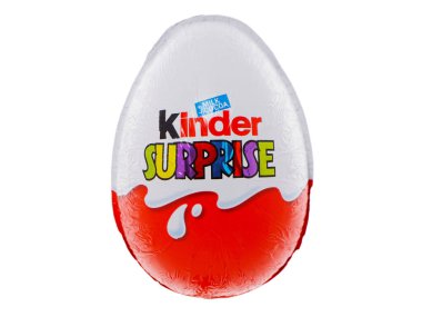 BUCHAREST, ROMANIA - 24 Şubat 2017. Çocuklar için küçük bir oyuncakla süpriz çikolatalı yumurta.