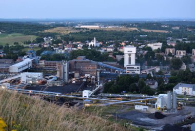 Kömür madeni. Hurda yığını manzaralı. Yukarı Silezya. Polonya.