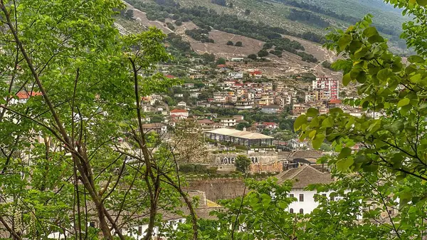 Arnavutluk 'un eski Cirokaster kentinin manzarası. Yüksek kalite fotoğraf