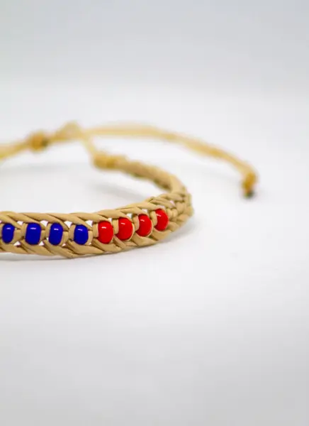 Kolombiya bayrağının renginde zanaatkar sapı