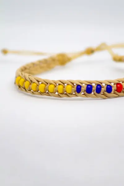 Kolombiya bayrağının renginde zanaatkar sapı