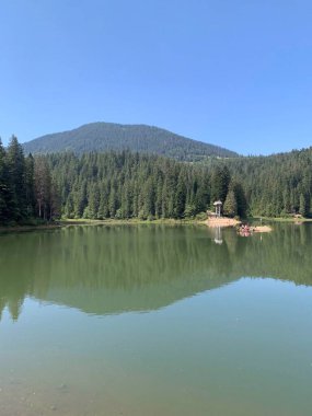 Karpatların incisi Synevir Gölü 'dür. Ayrıca Karpatlar' ın temiz gözü olarak da bilinir.