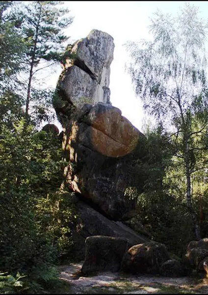 Yazın Karpatlar 'da bir kaya