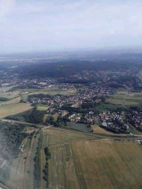 Gün boyunca köyün bir uçaktan görünüşü