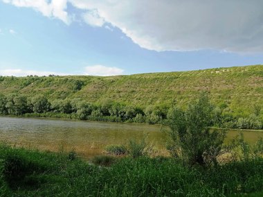 Dinyester Nehri iki nehir arasında akar.
