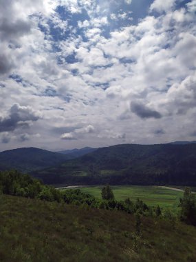 Yazın Karpat Dağları 'nın görüntüsü