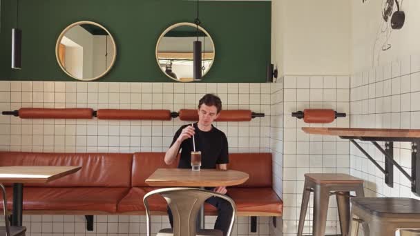 Pagi Luar Ruangan Rutin Kafe Kecil Campur Cairan Dalam Cangkir — Stok Video