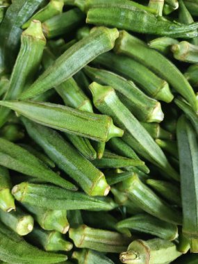 Piyasada taze yeşil çimenler