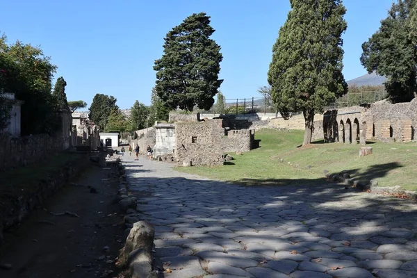 ポンペイ カンパニア州 イタリア 2021年10月14日 ポンペイの考古学公園のデルトンベ経由でポルタ エルコラーノのネクロポリス — ストック写真