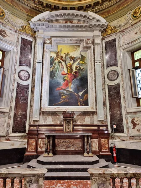 ポンペイ カンパニア イタリア 2021年10月14日 ポンペイのロザリオの祝福の聖母の19世紀の聖域のサイドチャペル — ストック写真