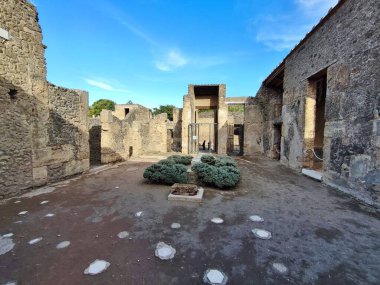 Pompeii, Campania, İtalya - 14 Ekim 2021: Via di Castricio ile Via dell 'Abbondanza arasındaki Ottavio Quartione Hanedanı