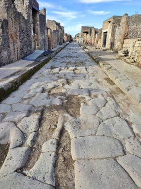 Pompeii, Campania, İtalya - 14 Ekim 2021: Via dell 'Abbondanza, Pompeii Arkeoloji Parkı