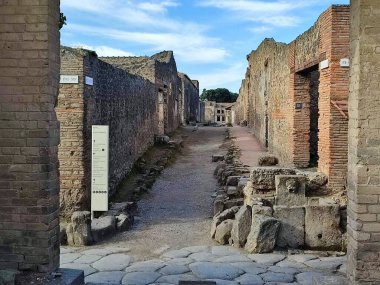 Pompeii, Campania, İtalya - 14 Ekim 2021: Via di Castricio, Pompeii Arkeoloji Parkı