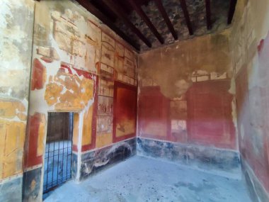 Pompeii, Campania, İtalya - 14 Ekim 2021: Pompeii Arkeoloji Parkı 'ndan Vicolo di Paquius Proculus' ta Casa del Menandro