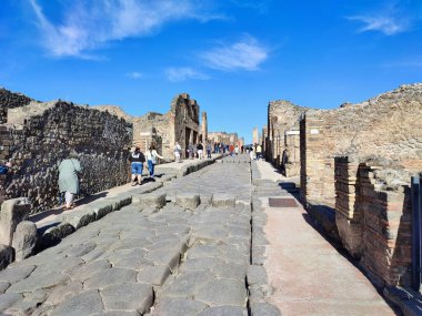 Pompeii, Campania, İtalya - 14 Ekim 2021: Via Stabiana 'dan Pompeii Arkeoloji Parkı