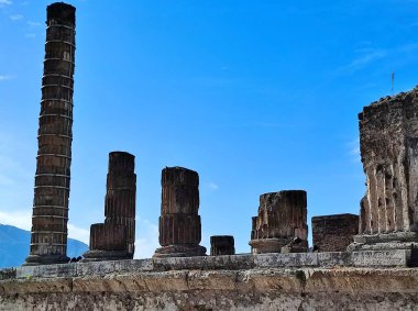 Pompeii, Campania, İtalya - 14 Ekim 2021: Pompei Arkeoloji Parkı 'ndaki Jüpiter Tapınağı