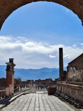 Pompeii, Campania, İtalya - 14 Ekim 2021: Pompeii Arkeoloji Parkı Piazza del Foro