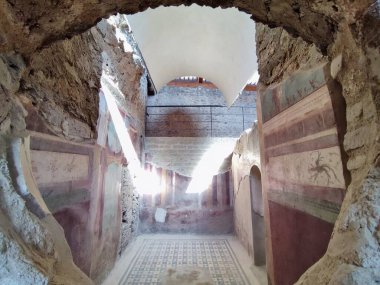 Pompeii, Campania, İtalya - 14 Ekim 2021: Via dell 'Abbondanza' daki Cryptoporticus Evi