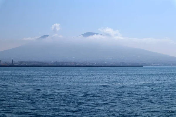 Naples Campania Italy May 2022 Vesuvius Shrouded Fog Hydrofoil Leaving — Stock Photo, Image