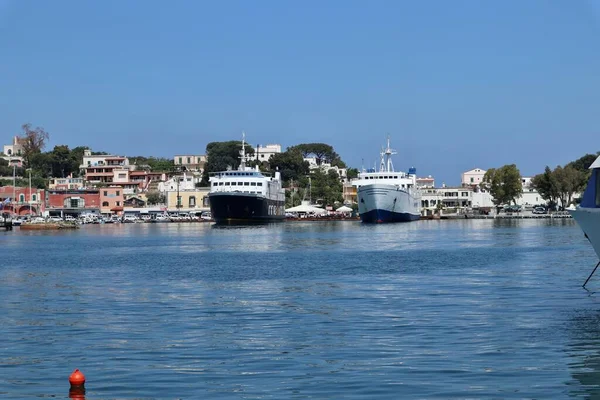 Ischia Campania Itália Maio 2022 Ferries Atracados Cais Olímpico Porto — Fotografia de Stock