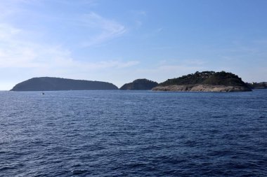 Procida, Campania, İtalya - 15 Mayıs 2022: Napoli feribotundan Procida Adası Panoraması
