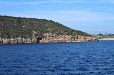 Procida, Campania, İtalya - 15 Mayıs 2022: Napoli feribotundan Procida Adası Panoraması